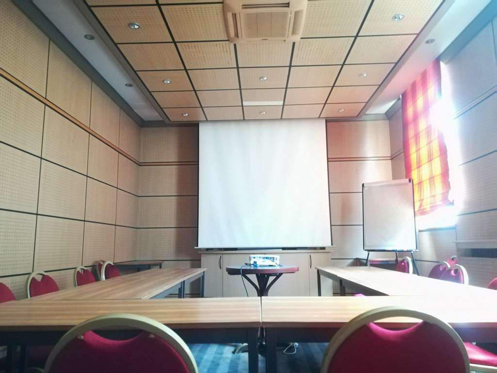 L'univers Hotel 4*